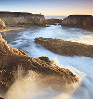 Spectacular View of Waves Crashing Against The Shore