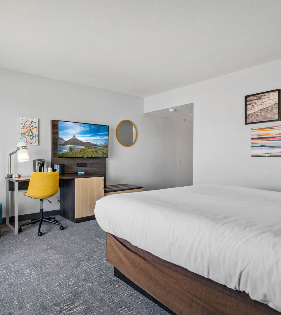 RELAX IN A NEWLY RENOVATED GUEST ROOM IN MORRO BAY