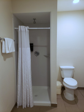 Welcome To Hotel Avisa - Private Bathroom