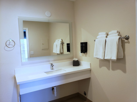 Welcome To Hotel Avisa - Bathroom With Vanity Mirror