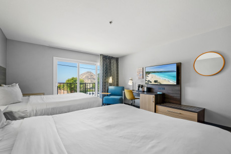 Welcome To Hotel Avisa - Room With Flat Screen Tv, 2 Double Beds & Work Desk