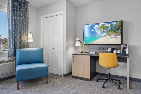 Welcome To Hotel Avisa - In Room Amenities Including Ergonomic Chair, Led TV, Work Desk 