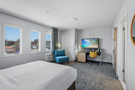 Welcome To Hotel Avisa - Spacious Bed With A Flat Screen TV