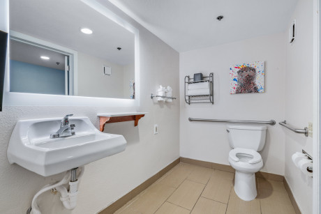 Welcome To Hotel Avisa - Modern Private Bathroom